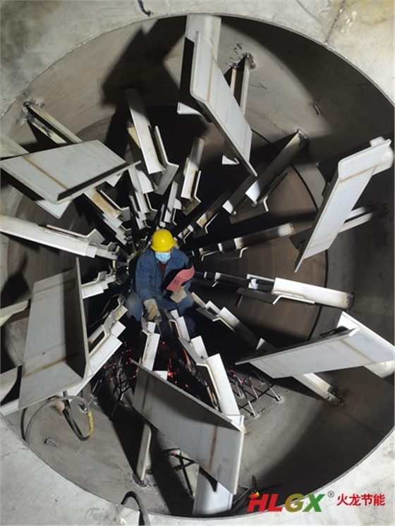 污水廠(chǎng)再生爐保溫釘焊接2024.jpg 污水廠(chǎng)再生爐保溫釘焊接2024.jpg