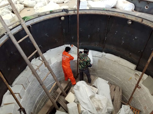 井式爐背襯毯鋪設 井式爐背襯毯鋪設